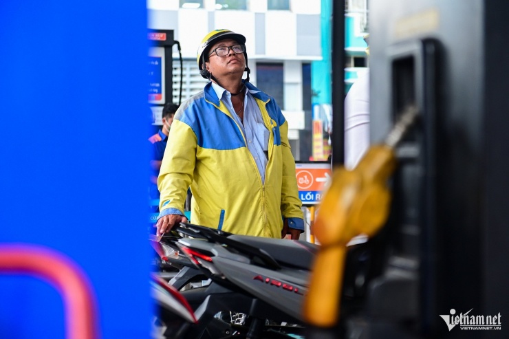 Bán xăng E10: Giá thấp hơn RON 95 là 700 đồng/lít, khách luôn hỏi ‘xăng có tốt không' - 4