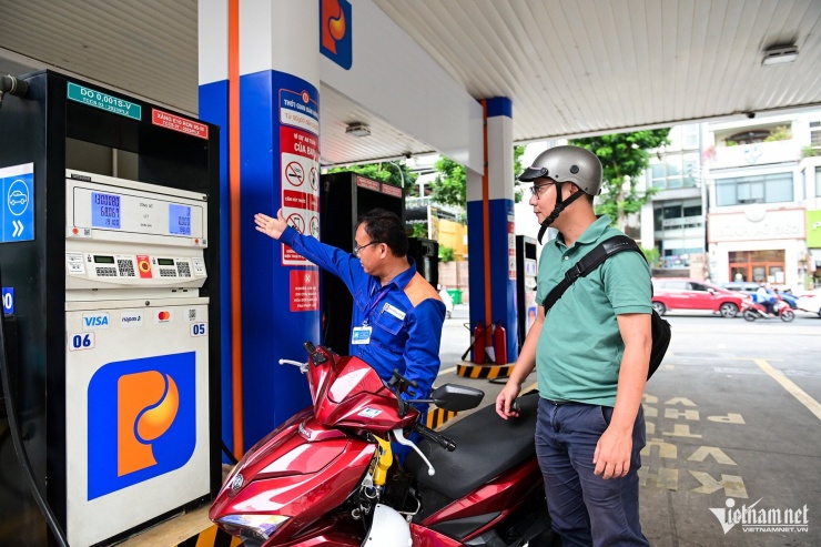 Bán xăng E10: Giá thấp hơn RON 95 là 700 đồng/lít, khách luôn hỏi ‘xăng có tốt không' - 5