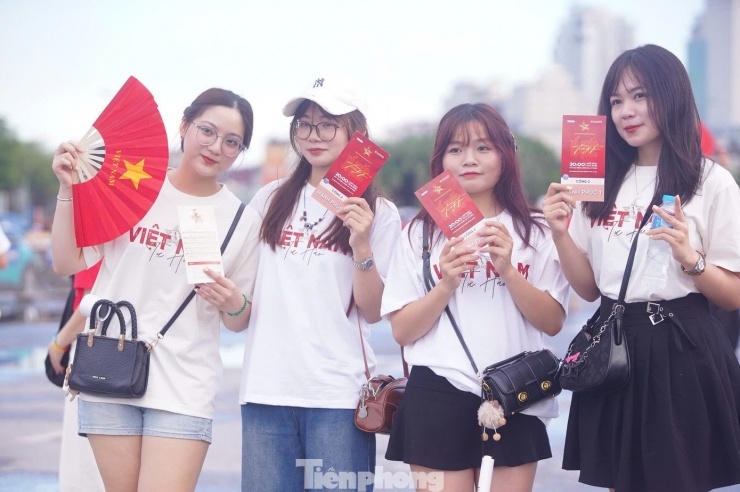 Một nhóm bạn có mặt từ sớm.