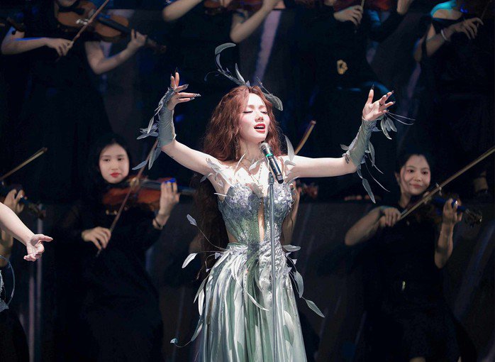 Phương Ly vừa làm một điều không thể tin nổi tại "Em xinh say hi"