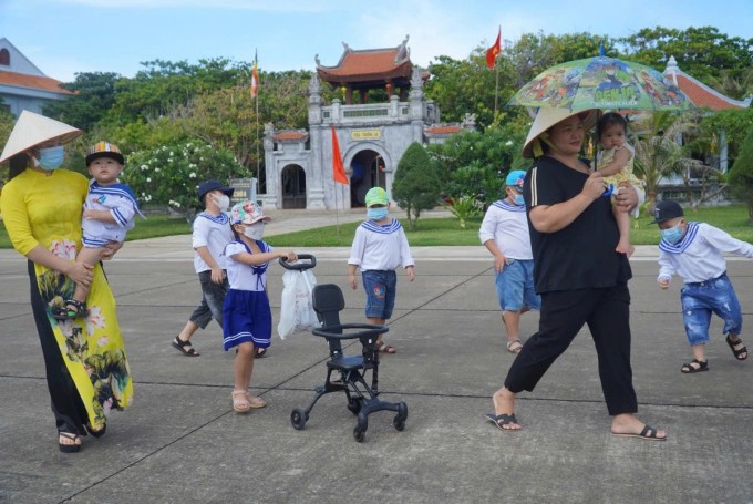 Cư dân trên đảo Trường Sa Lớn, năm 2022. Ảnh: Phước Tuấn