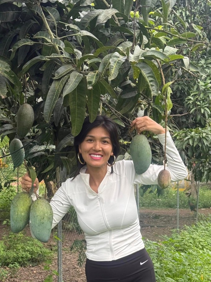 Oanh Yến ở nông trại.