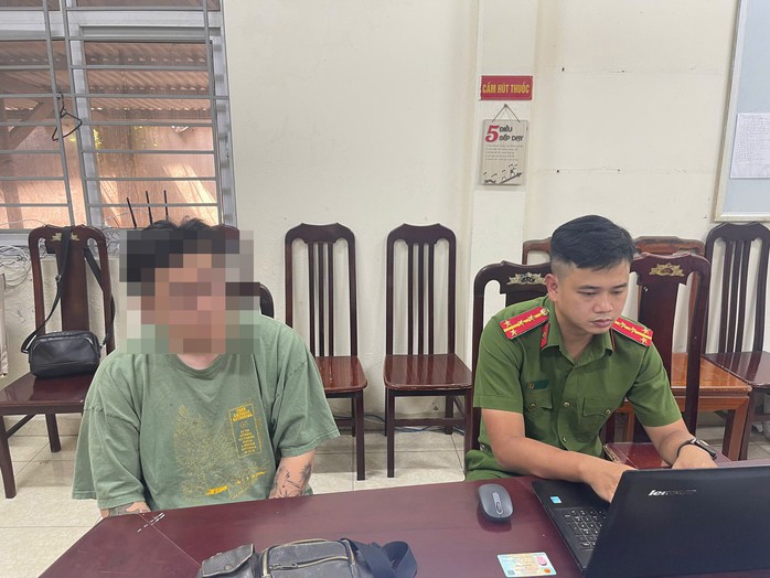 Người đàn ông hành hung phụ nữ làm việc với lực lượng Công an