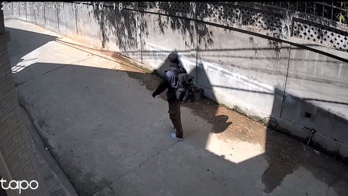 Hình ảnh thanh niên vào ngày 4-8 khi lên đường leo núi Hoàng Ngưu Sơn