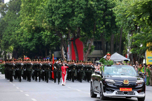 Với sự tham gia của gần 3.000 cán bộ chiến sĩ và 245 xe cơ giới chuyên dụng thuộc các lực lượng nghiệp vụ của Công an thành phố.