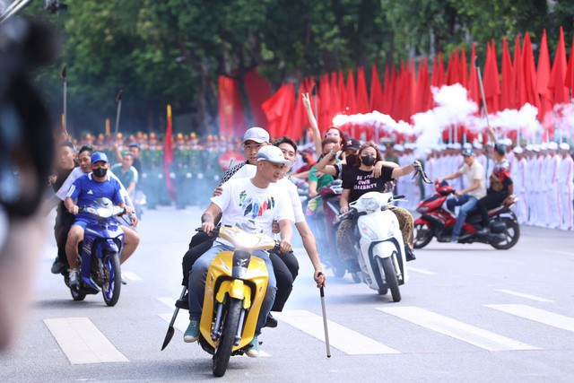 Một nội dung được người dân đặc biệt hứng thú đó là tình huống giả định Công an Hà Nội vây bắt, xử lý nhóm thanh thiếu niên gây rối trật tự công cộng