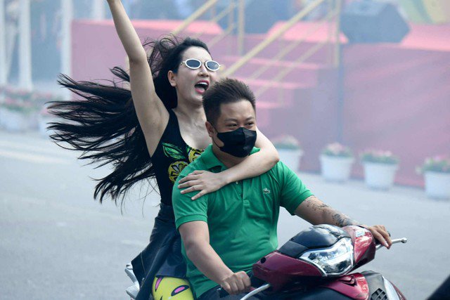 Trong nhóm này có nữ chiến sĩ công an nhập vai 