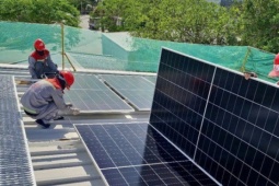 Nở rộ lắp điện mặt trời mái nhà, quảng cáo tiền điện 4 triệu giảm còn 100 ngàn đồng/tháng