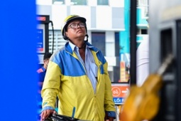 Bán xăng E10: Giá thấp hơn RON 95 là 700 đồng/lít, khách luôn hỏi ‘xăng có tốt không'