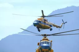 10 trực thăng quân sự hợp luyện diễu binh theo đội hình nào?