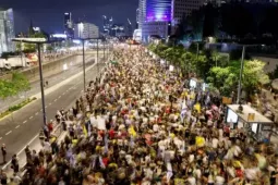 Hàng ngàn người biểu tình phản đối kế hoạch của Thủ tướng Israel