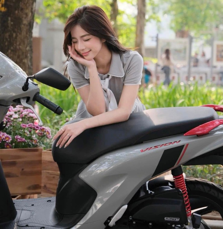 Giá Honda Vision giữa tháng 8/2025, chênh nhẹ từ 200 nghìn đồng - 1