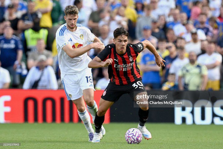 Milan bị Leeds cầm hòa