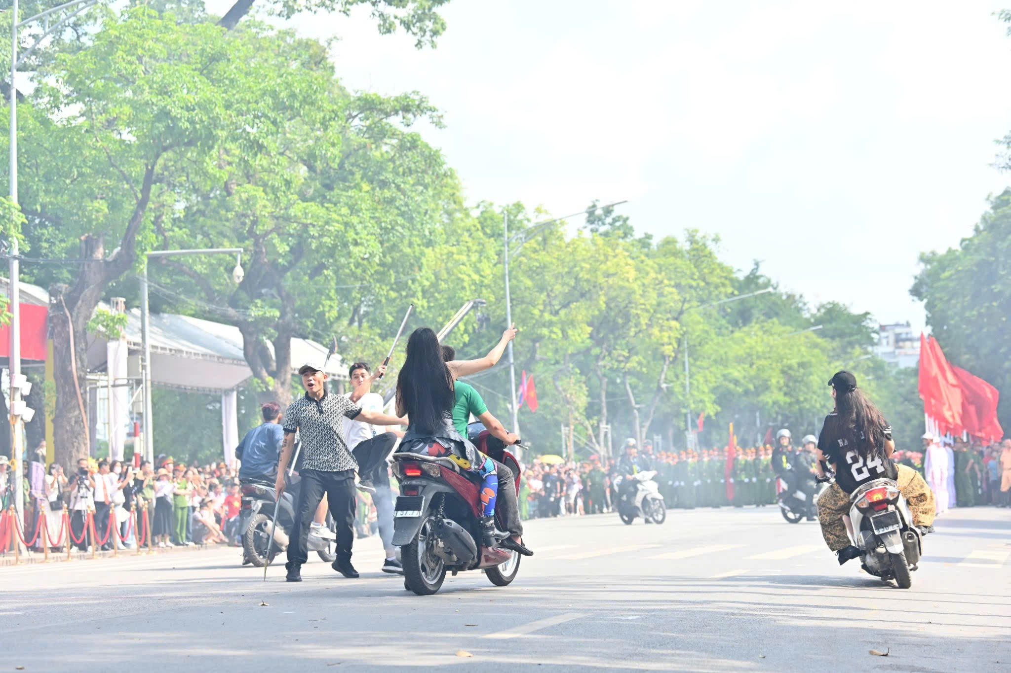 Danh tính nữ Cảnh sát giao thông kẹp cổ "báo thủ" gây xôn xao - 1