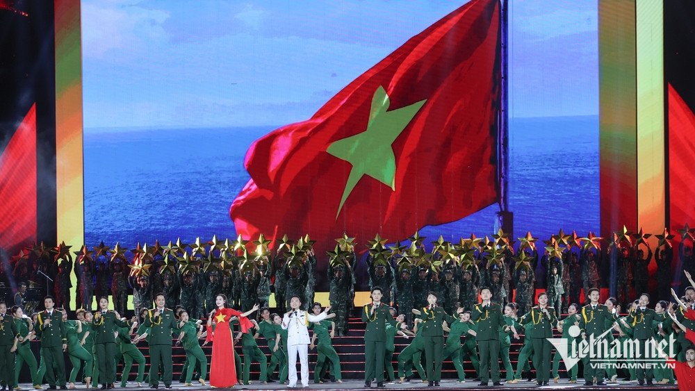 &#39;Dưới cờ vinh quang&#39; - trường ca nghệ thuật tôn vinh Quân đội nhân dân Việt Nam - 2