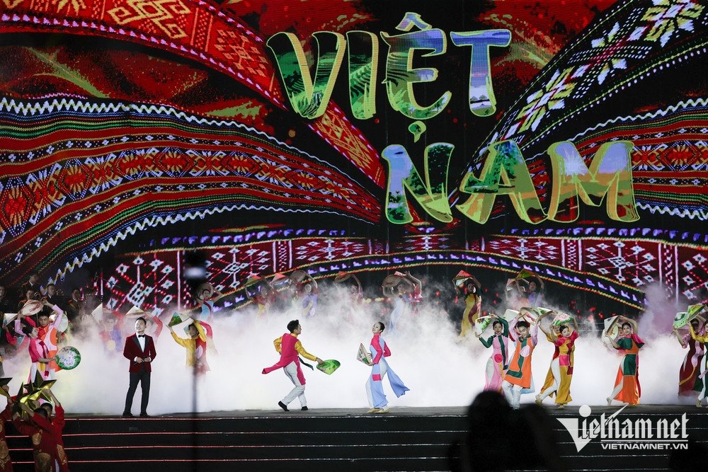 &#39;Dưới cờ vinh quang&#39; - trường ca nghệ thuật tôn vinh Quân đội nhân dân Việt Nam - 3