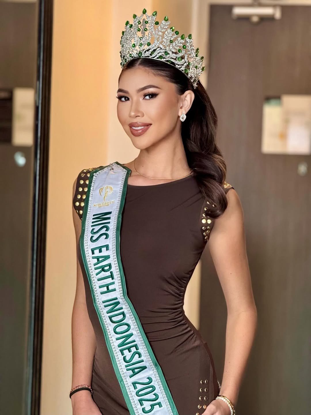 Chung kết Hoa hậu Trái Đất Indonesia 2025 đã diễn ra với chiến thắng thuộc về người đẹp Jazmine Callista Rowe. Cô giành quyền đại diện Indonesia tham dự Hoa hậu Trái Đất 2025 tổ chức ở Philippines.