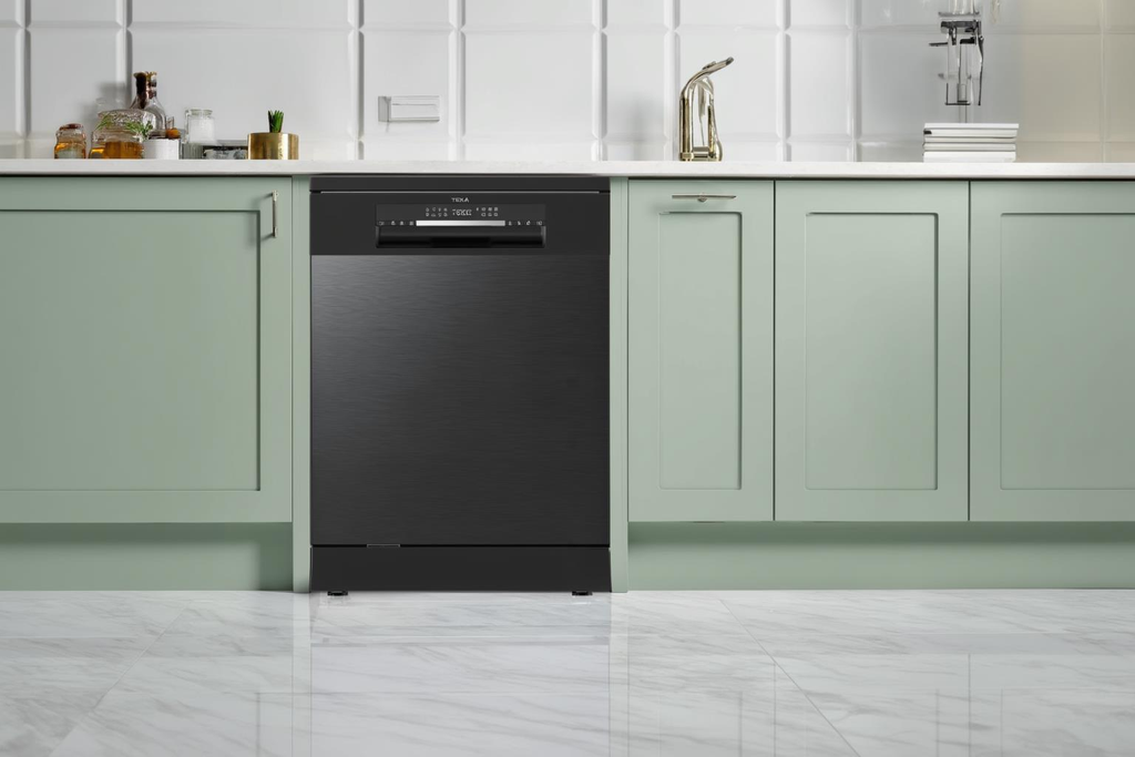 Máy rửa chén là thiết bị gia dụng đáng trang bị trong căn nhà hiện đại.