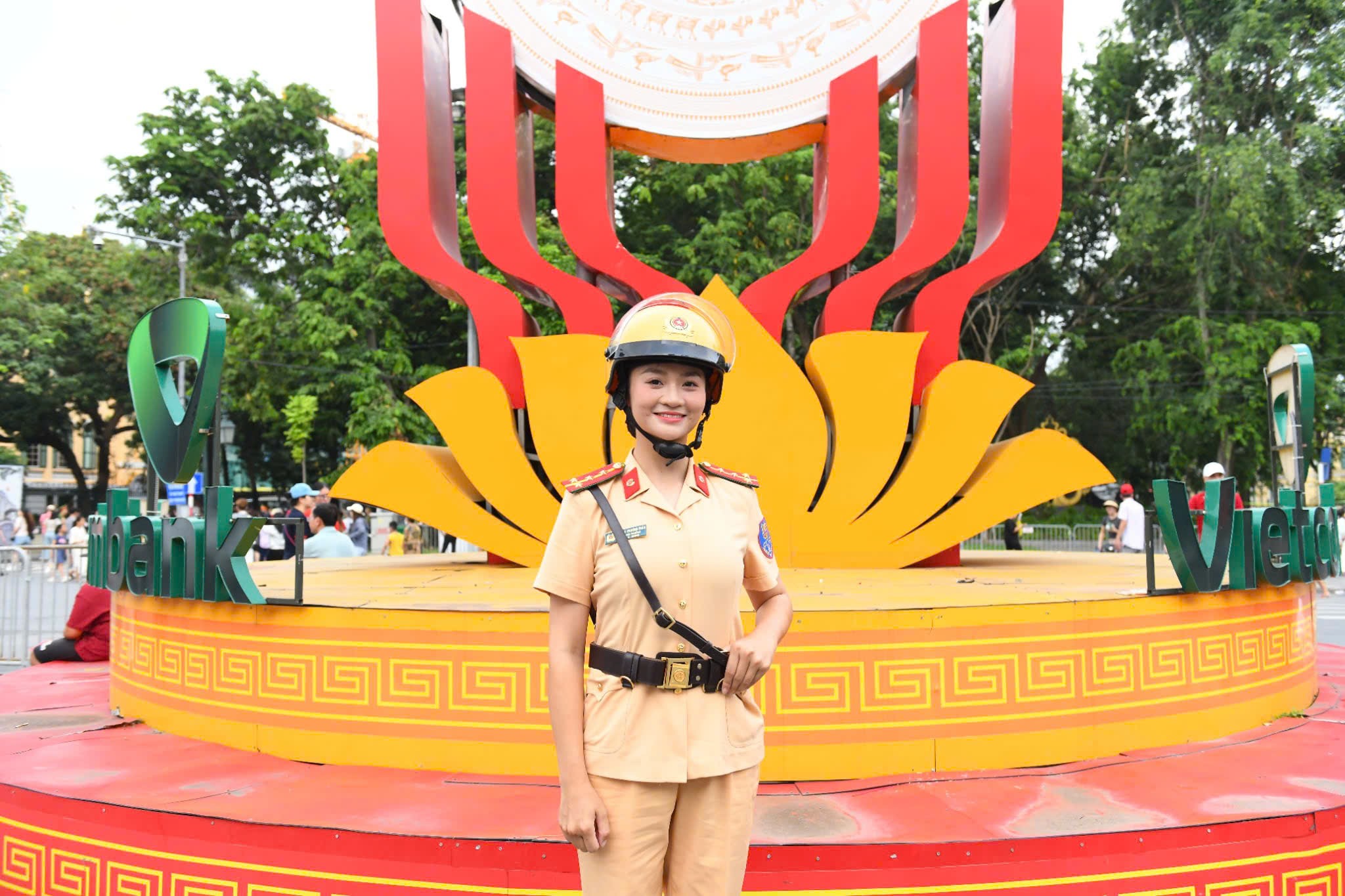 Danh tính nữ Cảnh sát giao thông kẹp cổ 