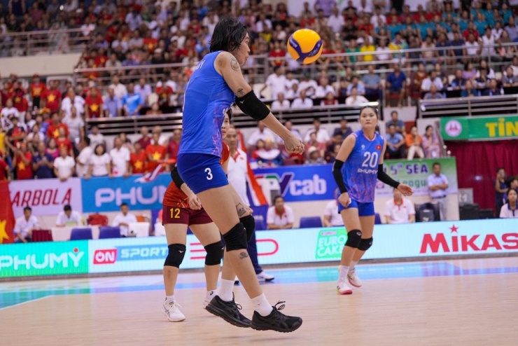 Thanh Thúy sau khoảng thời gian đầu
bị tâm lý, cô thi đấu nỗ lực san sẻ gánh nặng với Bích Tuyền