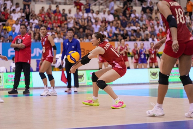 VĐV xuất sắc của Thái Lan là
Chatchu-on cũng mắc khá nhiều lỗi bước một trong các set 3 và 4