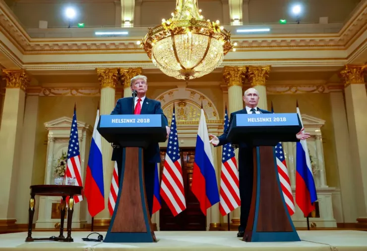 Tổng thống Mỹ Donald Trump (trái) và Tổng thống Nga Vladimir Putin trong cuộc gặp tại Phần Lan vào năm 2018. Ảnh: THE NEW YORK TIMES