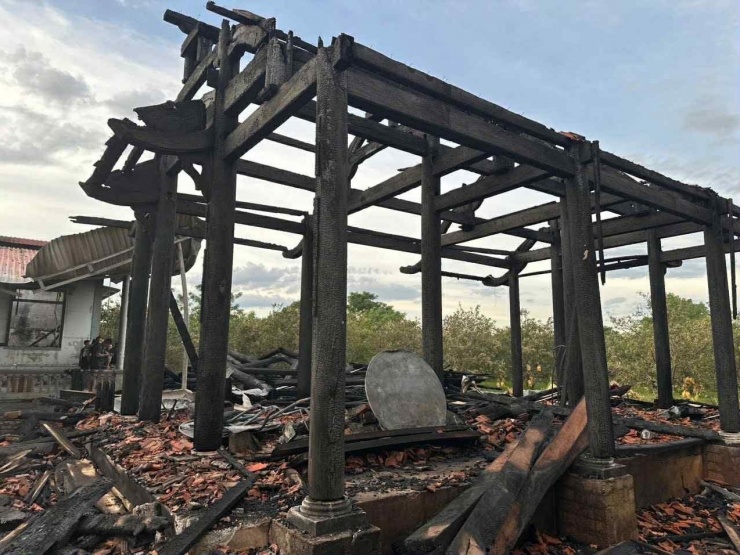 Hiện trường loạt nhà gỗ quý 7 tỷ đồng cháy thành than khiến nữ chủ nhân khóc ngất - 13