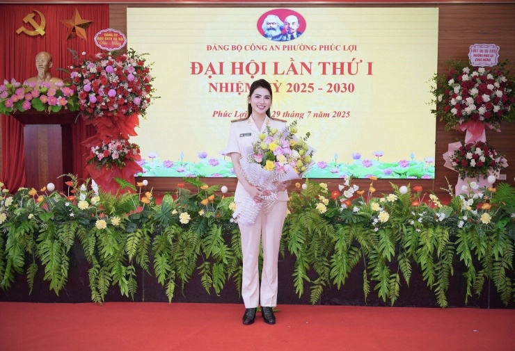 Thiếu tá Lê Thị Mai Ly hiện công tác tại Công an phường Phúc Lợi, Hà Nội. Ảnh: Lê Thị Mai Ly