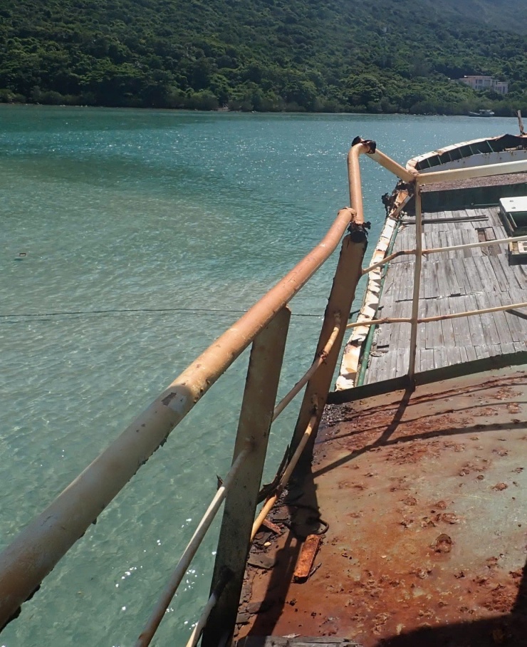 Cận cảnh con tàu hoang nghìn tấn vừa được đề xuất đánh chìm ở Côn Đảo - 3