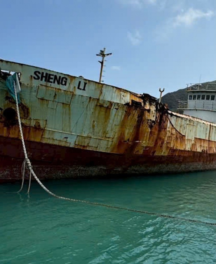 Cận cảnh con tàu hoang nghìn tấn vừa được đề xuất đánh chìm ở Côn Đảo - 4