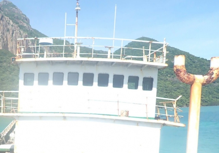 Cận cảnh con tàu hoang nghìn tấn vừa được đề xuất đánh chìm ở Côn Đảo - 7