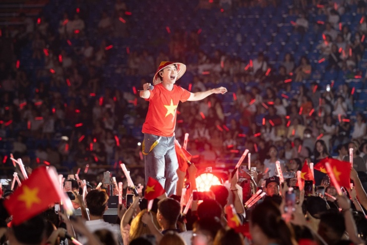 Trúc Nhân, Hiếu Thứ Hai khuấy động sân khấu 'Thanh xuân rực rỡ' - 2