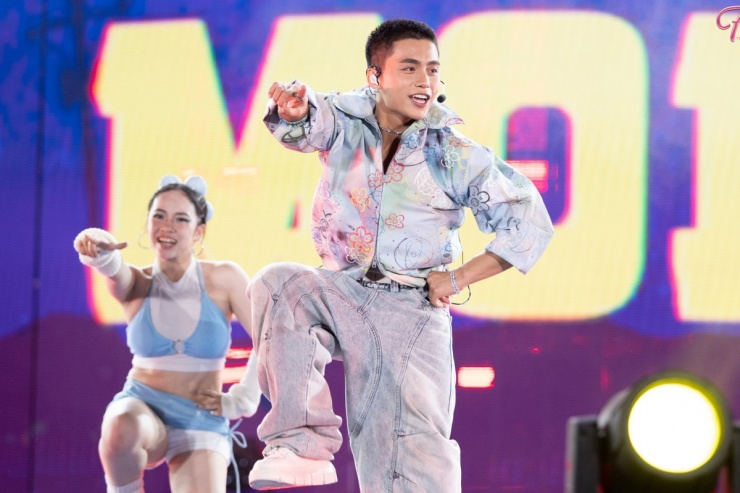 Trúc Nhân, Hiếu Thứ Hai khuấy động sân khấu 'Thanh xuân rực rỡ' - 6