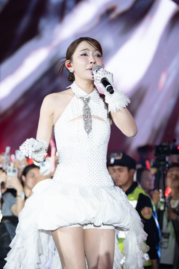 Trúc Nhân, Hiếu Thứ Hai khuấy động sân khấu 'Thanh xuân rực rỡ' - 11