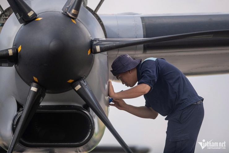 Phi đội máy bay vận tải Casa lượn quanh bầu trời Hà Nội - 8