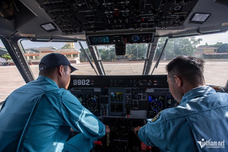 Phi đội máy bay vận tải Casa lượn quanh bầu trời Hà Nội - 7