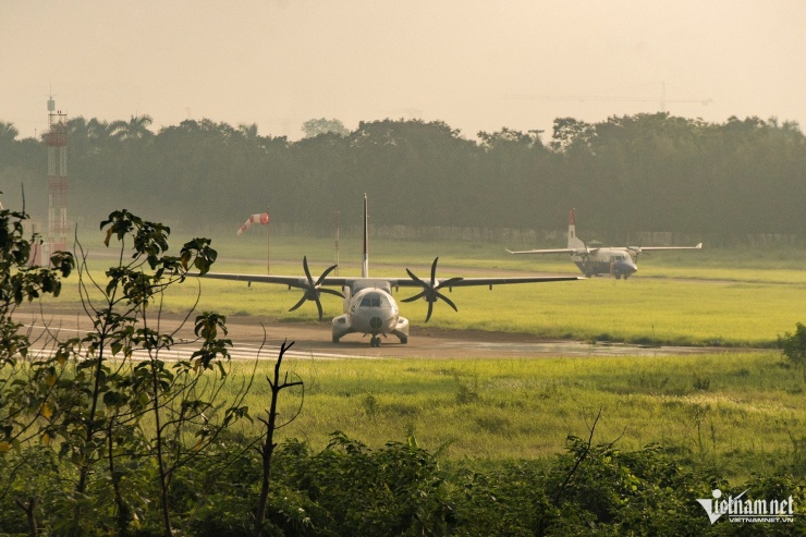 Phi đội máy bay vận tải Casa lượn quanh bầu trời Hà Nội - 17