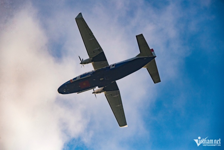 Phi đội máy bay vận tải Casa lượn quanh bầu trời Hà Nội - 19