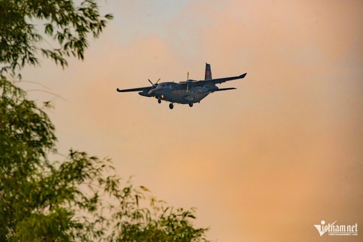 Phi đội máy bay vận tải Casa lượn quanh bầu trời Hà Nội - 20
