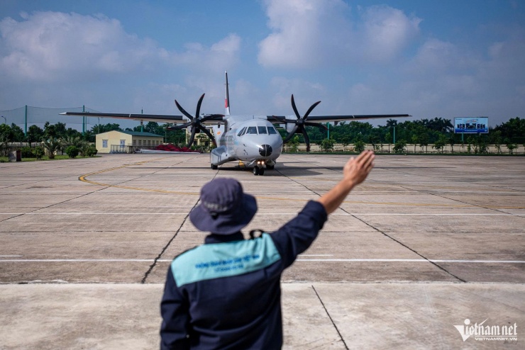 Phi đội máy bay vận tải Casa lượn quanh bầu trời Hà Nội - 26