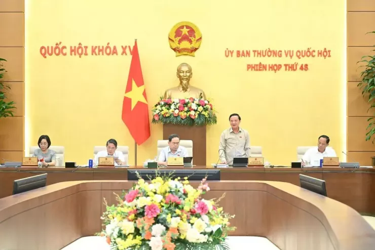 Phó Chủ tịch Quốc hội Nguyễn Khắc Định nêu ý kiến về dự luật Tình trạng khẩn cấp. Ảnh: QH