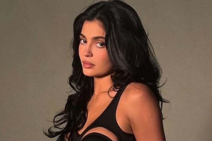 Vẻ nóng bỏng của bạn gái Timothée Chalamet