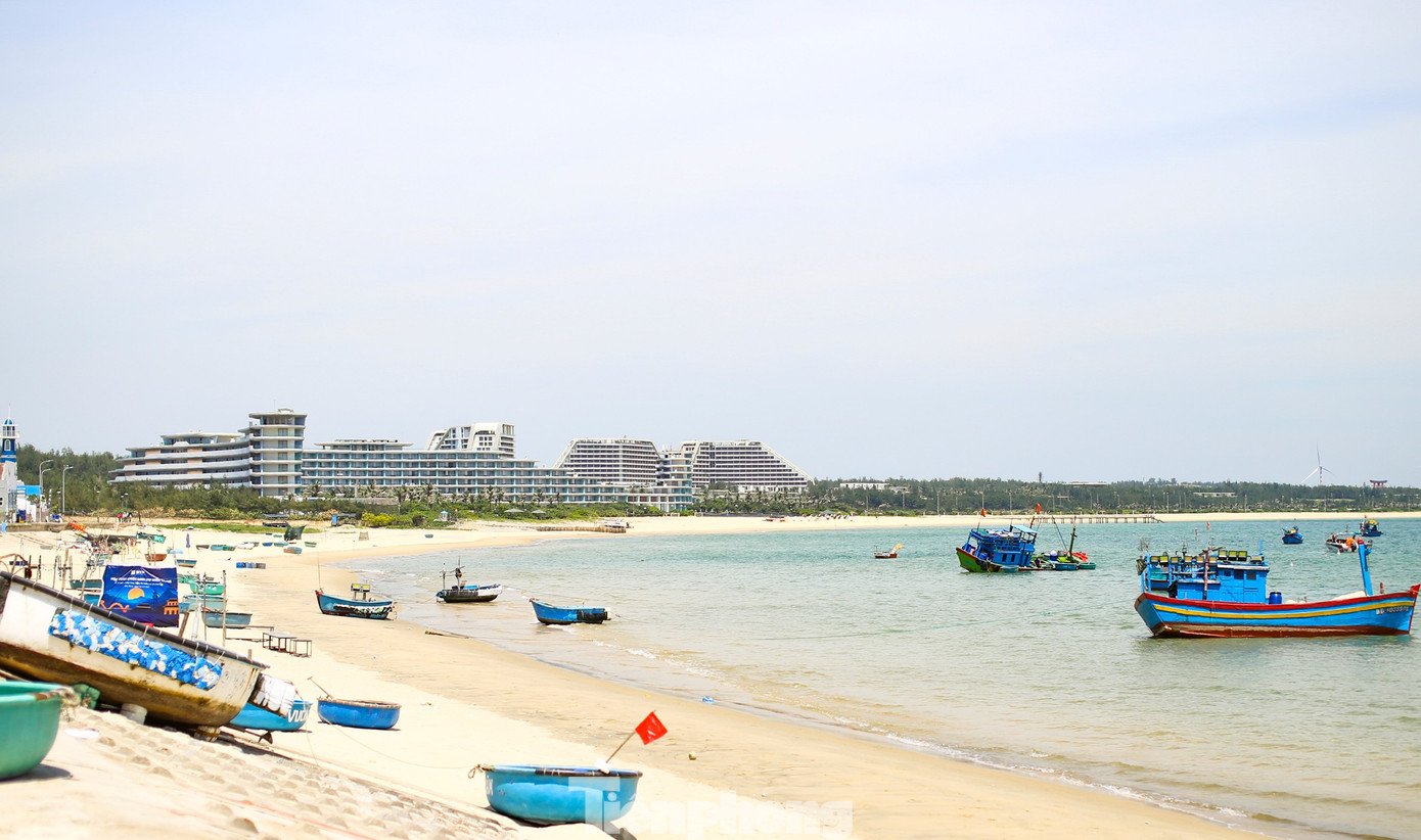 Diện mạo mới cung đường xuyên đồi cát, bên những cột điện gió khổng lồ chạy về làng chài cổ ở Gia Lai - 16