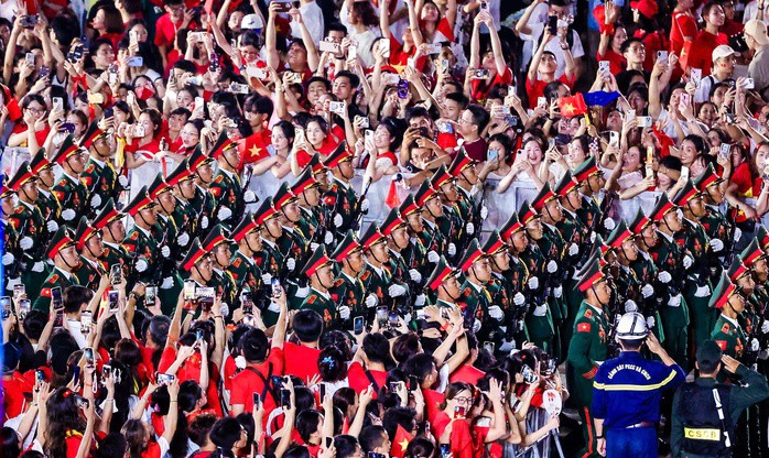 Thể hiện lòng yêu nước bởi những sĩ quan quân đội