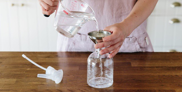 7 cách làm sạch dầu mỡ bám trên bếp chỉ trong 5 phút - 1