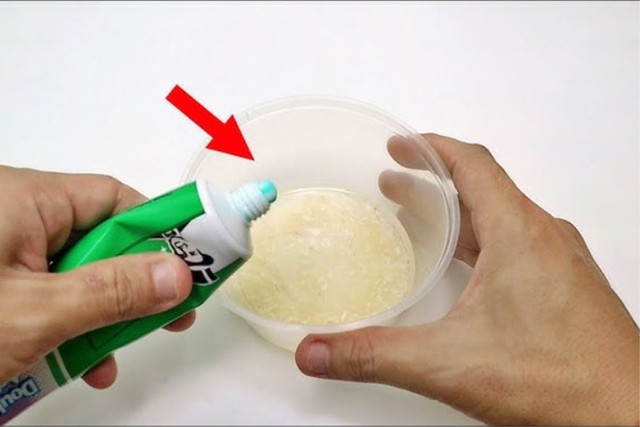 7 cách làm sạch dầu mỡ bám trên bếp chỉ trong 5 phút - 7