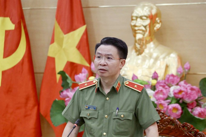 Giám đốc Công an tỉnh Phú Thọ thông tin về các vụ án, sáng 11/8. Ảnh: Linh Đan