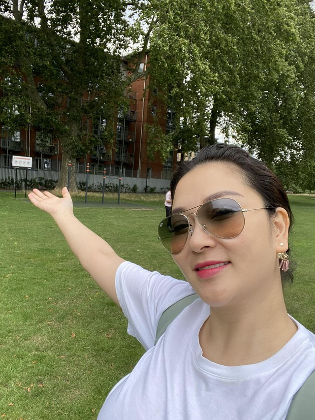 Trên trang cá nhân, Hoa hậu Nguyễn Thị Huyền dù không makeup nhưng vẫn có nhan sắc rực rỡ.