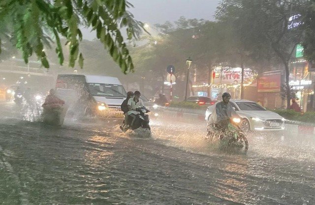 Hà Nội có thể xuất hiện mưa dông vào chiều nay.