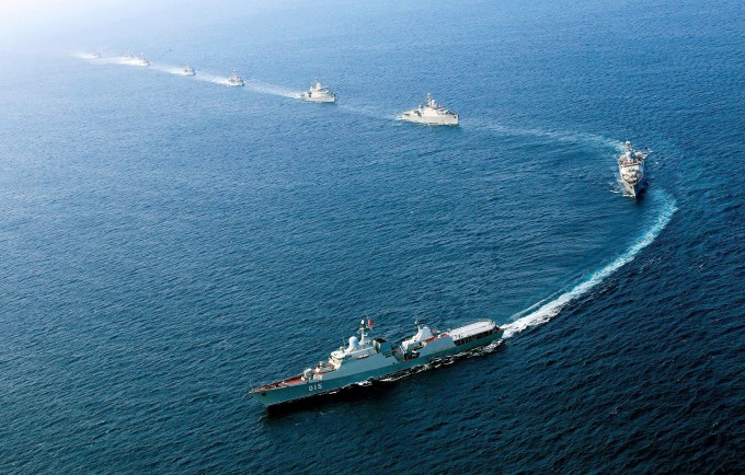 Các lực lượng diễu binh trên biển tham gia luyện tập. Ảnh: Quân chủng Hải quân